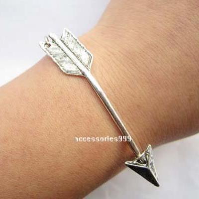 Arrow charm bracelet, girlfriend gifts